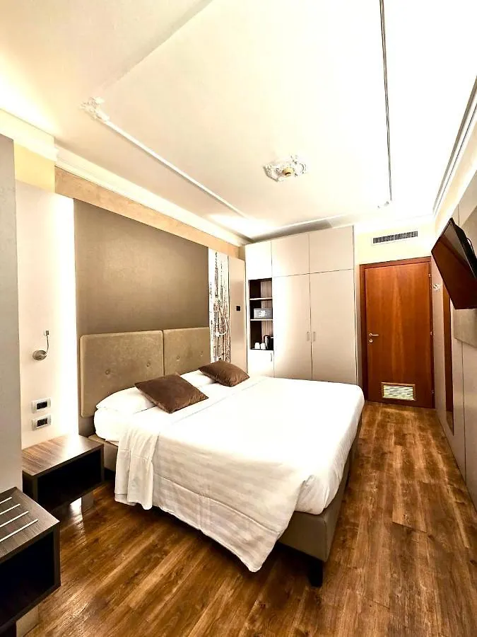 Hotel Mythos Milan 3*,  Italy