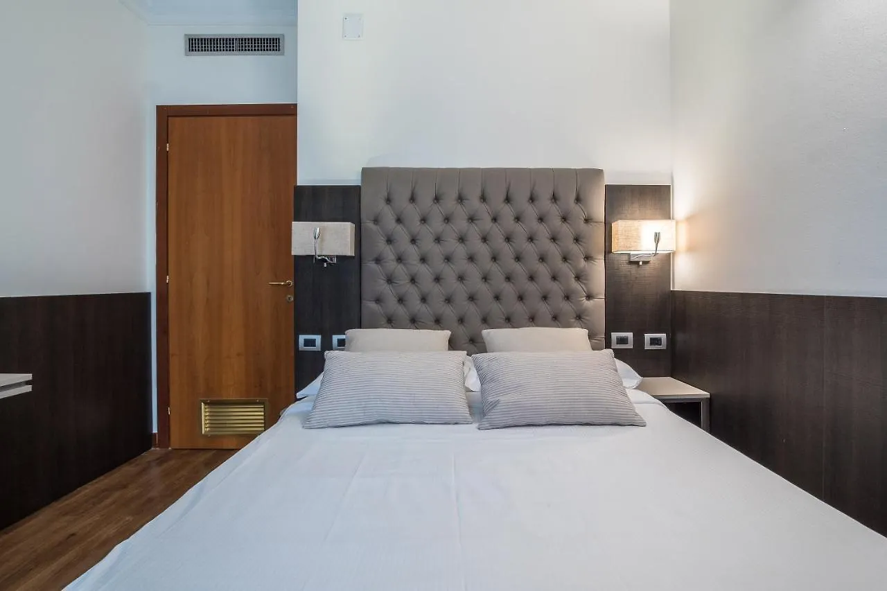 Hotel Mythos Milan 3*,  Italy