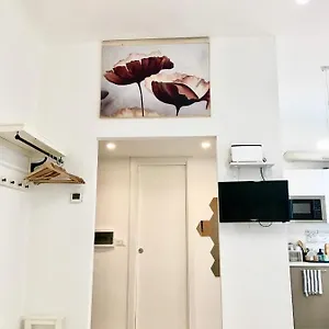 Apartment 21, Milan