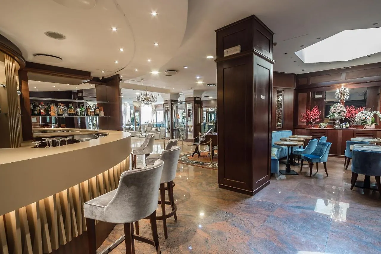 Hotel Mythos Milan 3*,