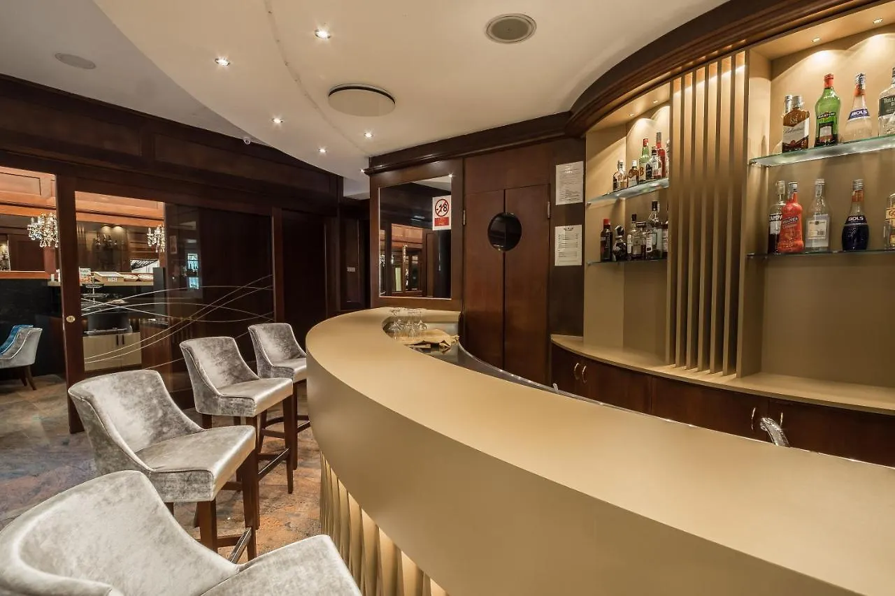 Hotel Mythos Milan 3*,