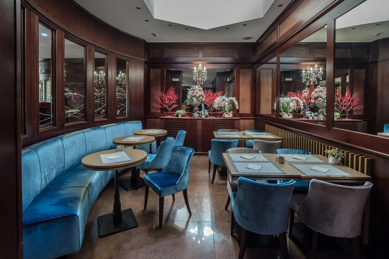 Hotel Mythos Milan 3*,